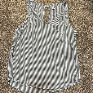 Like new Keyless back tank